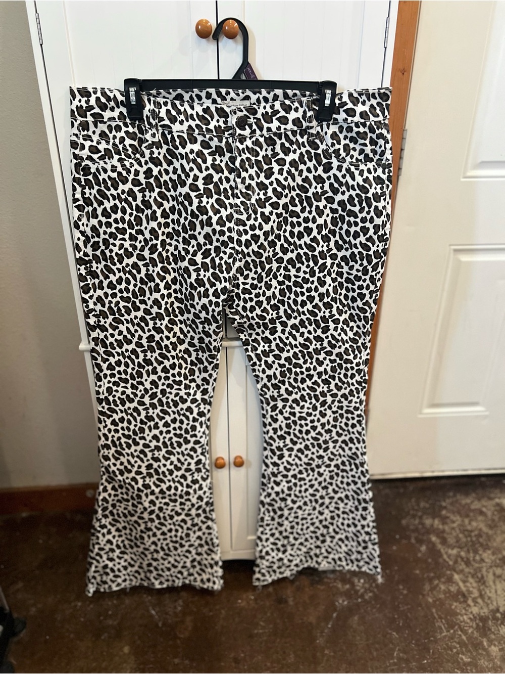 Southern Stitch Women's Black and White Leopard Print Flare/ Bell bottom Pants